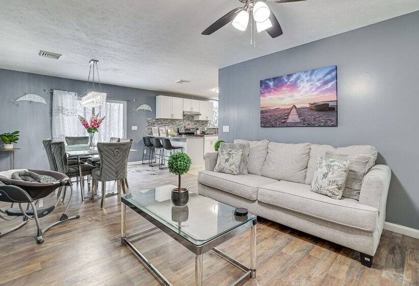 Pennsylvania Home W/ Hot Tub: 7 Mi To Kalahari!