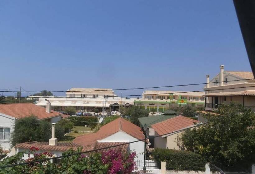 פנסיון Harry's Bar & Apartments