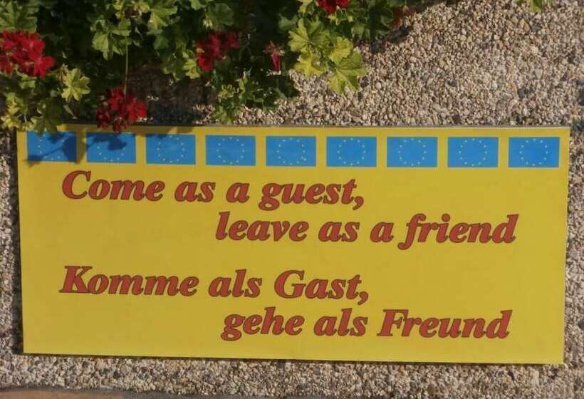 بنسيون Harry's Bar & Apartments