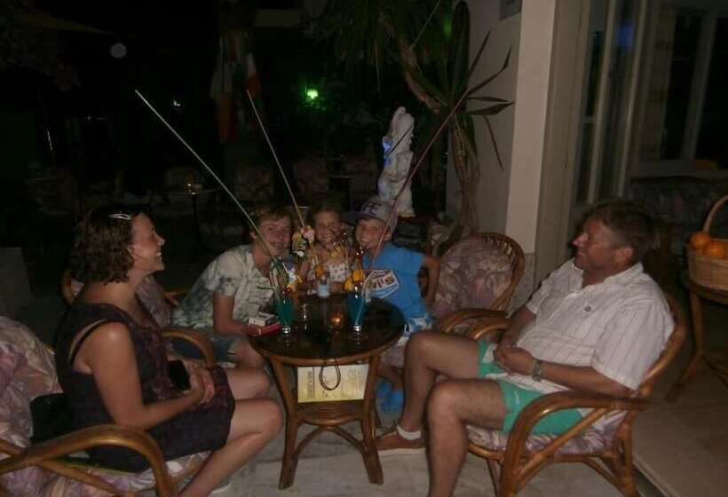 بنسيون Harry's Bar & Apartments