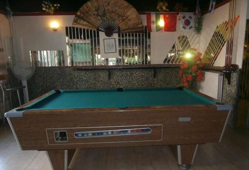 بنسيون Harry's Bar & Apartments