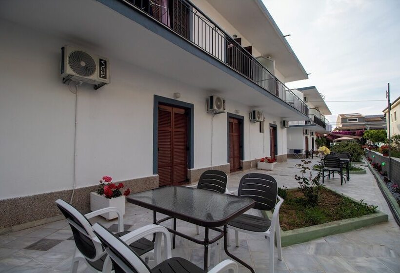 بنسيون Harry's Bar & Apartments