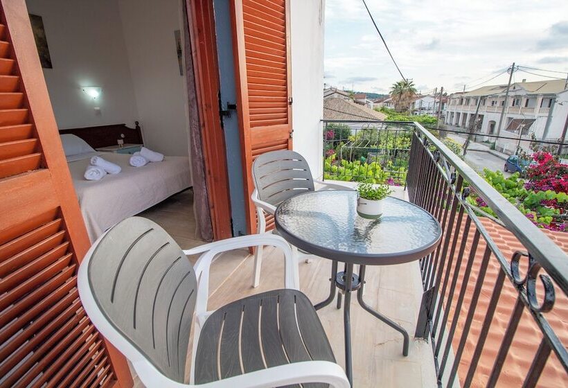 بنسيون Harry's Bar & Apartments