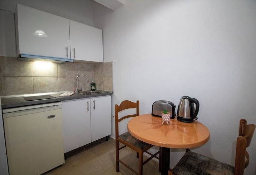 بنسيون Harry's Bar & Apartments