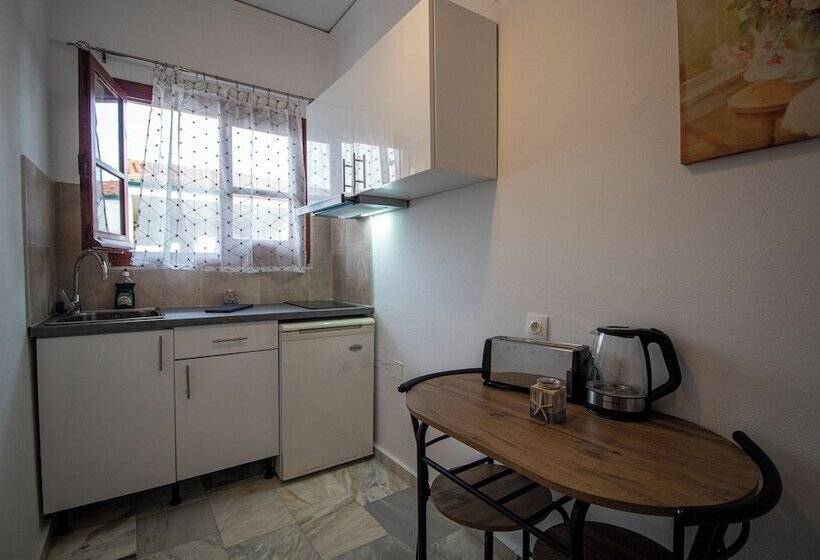 بنسيون Harry's Bar & Apartments