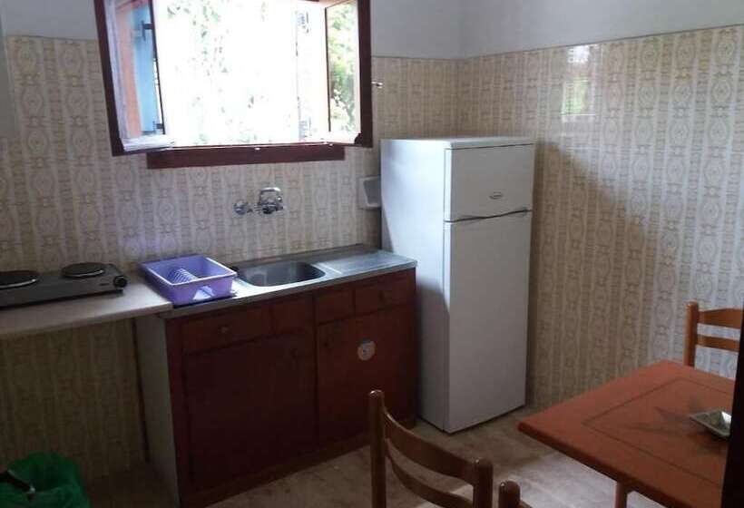 פנסיון Harry's Bar & Apartments