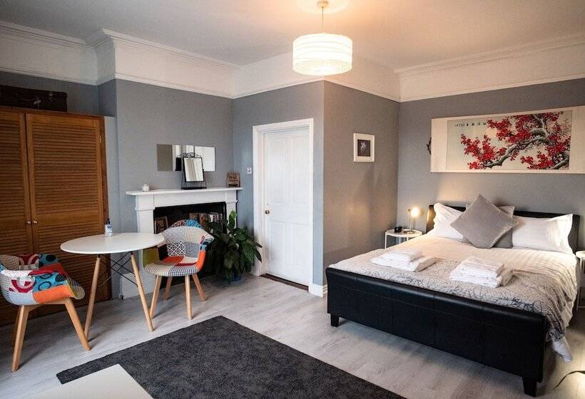 פנסיון Laburnum House & Bistro En Glaze