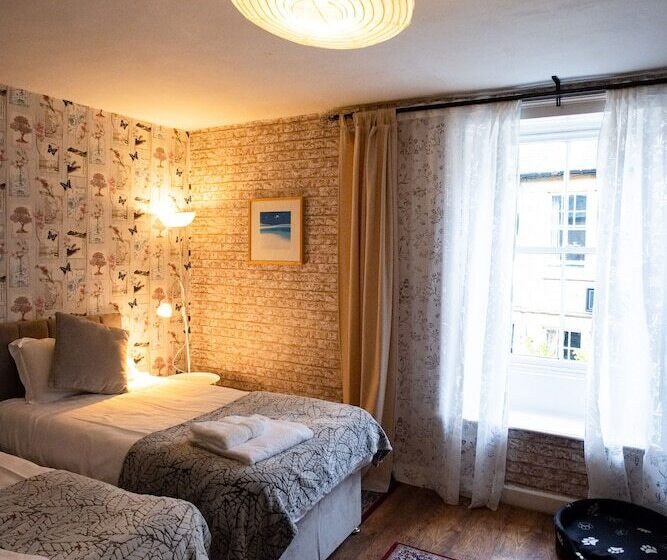 פנסיון Laburnum House & Bistro En Glaze