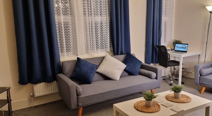 פנסיון Large House With Garden In Maidstone