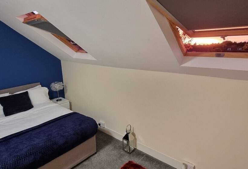 פנסיון Large House With Garden In Maidstone