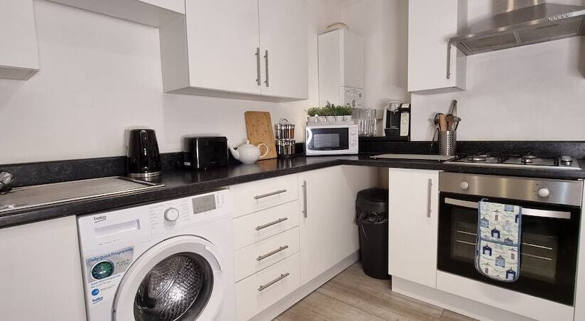 פנסיון Large House With Garden In Maidstone