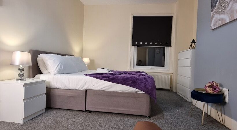 פנסיון Large House With Garden In Maidstone