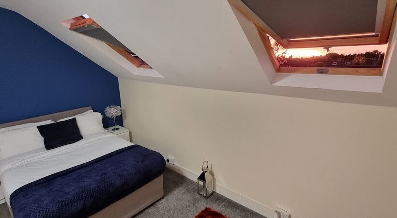 פנסיון Large House With Garden In Maidstone