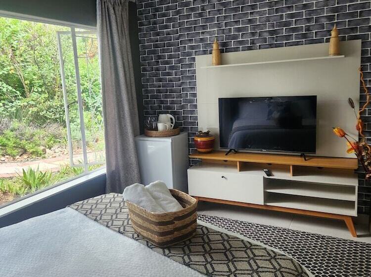 膳宿费 Mistica On St James