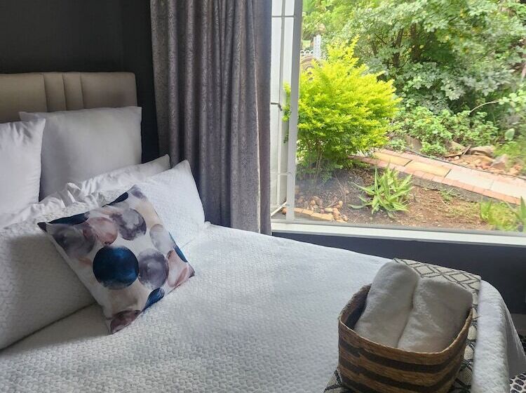 膳宿费 Mistica On St James