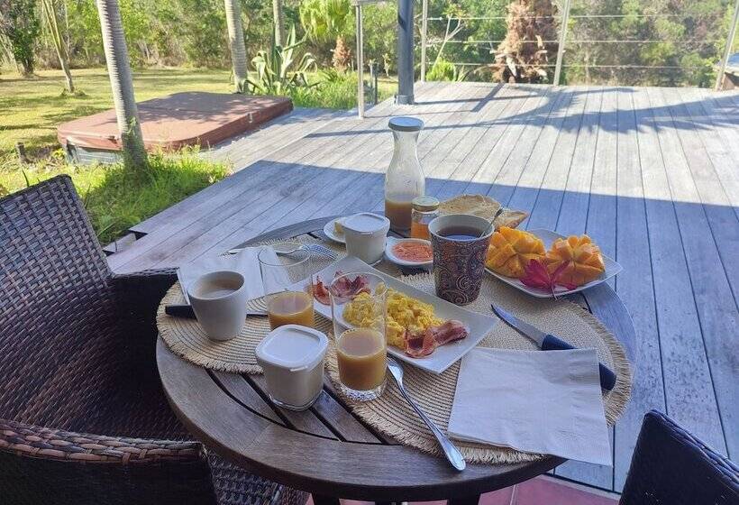 پانسیون Niaouli Lodge