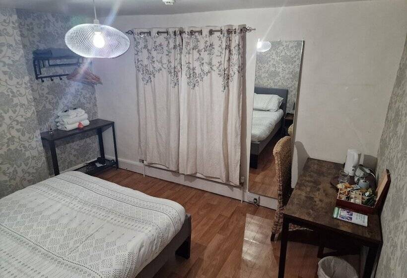 פנסיון The Village Inn