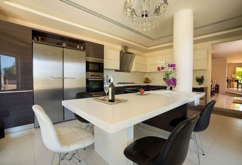 بنسيون Villakokalisresort