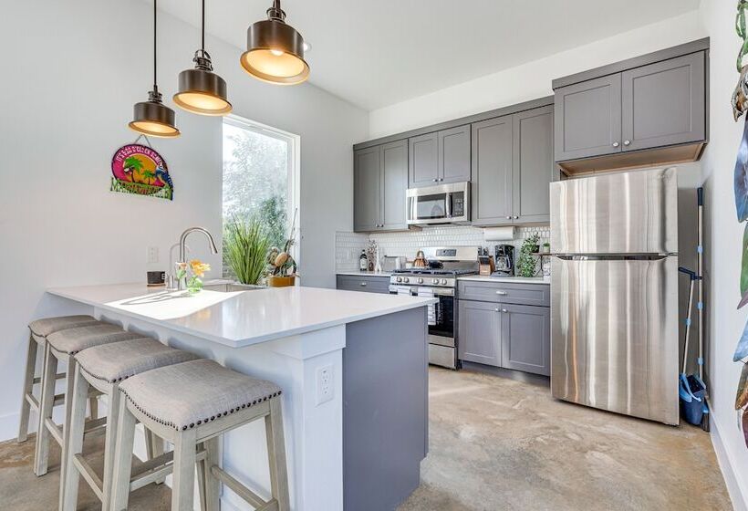 Pet Friendly Brentwood Home ~ 7 Mi To Downtown!