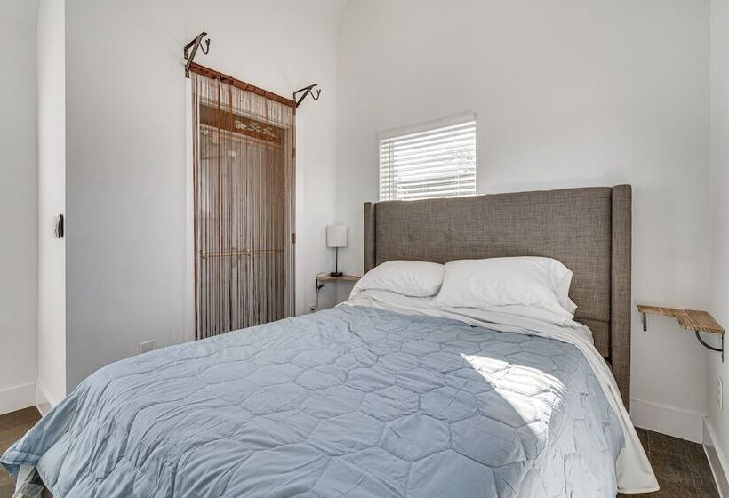 Pet Friendly Brentwood Home ~ 7 Mi To Downtown!