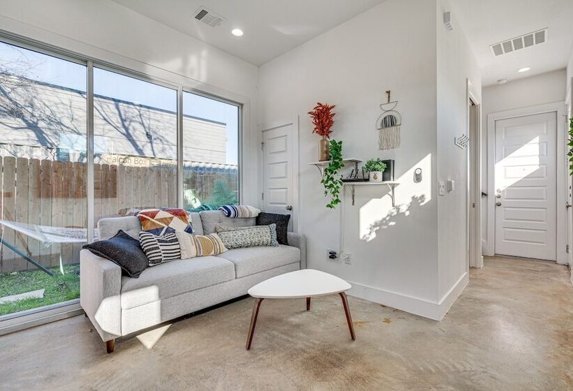 Pet Friendly Brentwood Home ~ 7 Mi To Downtown!