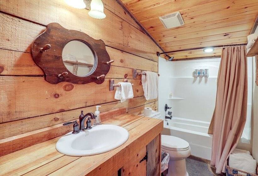 Pet Friendly Butler Cabin W/ Hot Tub, Walk To Lake
