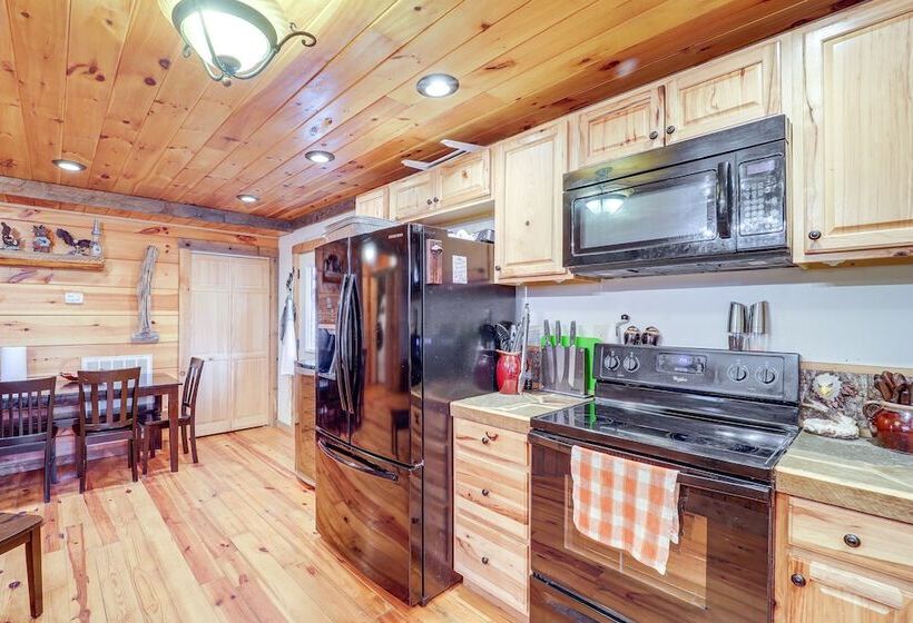 Pet Friendly Butler Cabin W/ Hot Tub, Walk To Lake