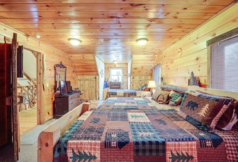 Pet Friendly Butler Cabin W/ Hot Tub, Walk To Lake