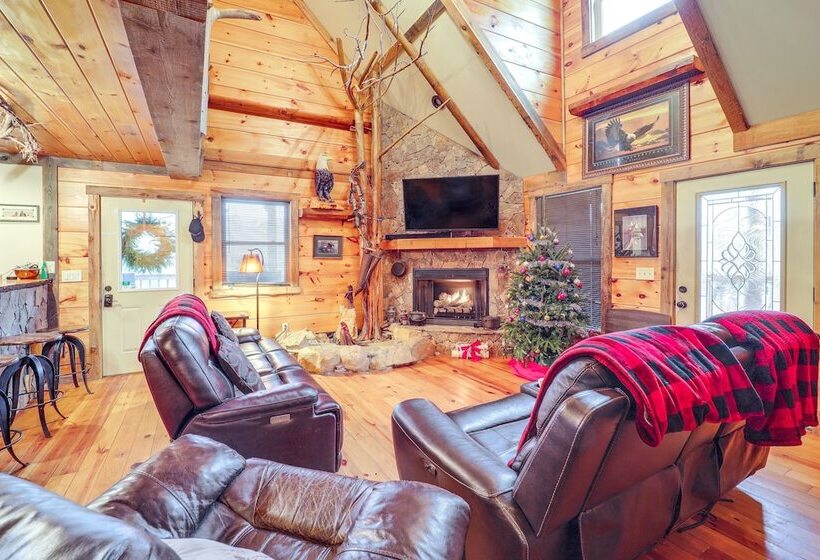 Pet Friendly Butler Cabin W/ Hot Tub, Walk To Lake