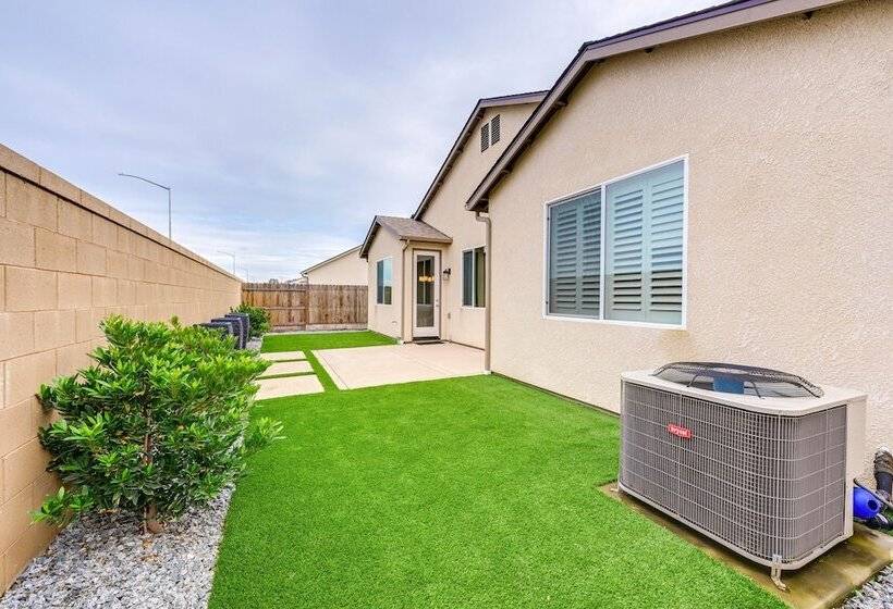 Pet Friendly Clovis Home   Near Mall & Waterpark!