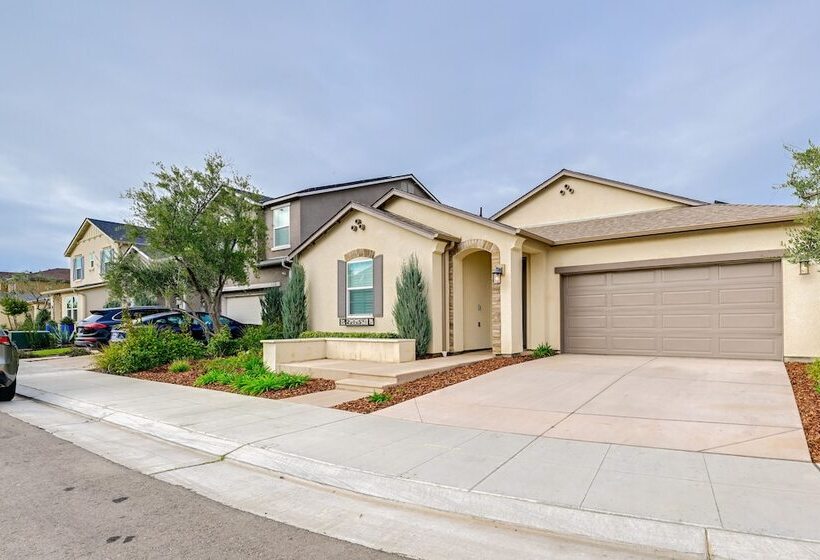 Pet Friendly Clovis Home   Near Mall & Waterpark!