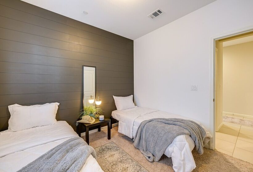 Pet Friendly Clovis Home   Near Mall & Waterpark!