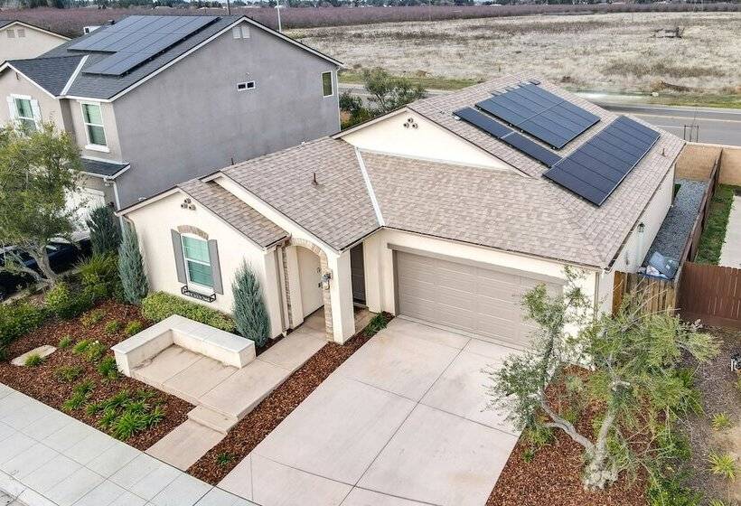 Pet Friendly Clovis Home   Near Mall & Waterpark!