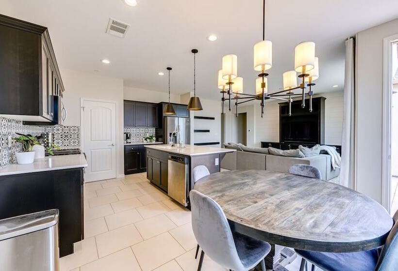 Pet Friendly Clovis Home   Near Mall & Waterpark!