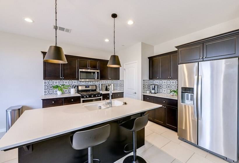 Pet Friendly Clovis Home   Near Mall & Waterpark!