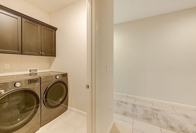 Pet Friendly Clovis Home   Near Mall & Waterpark!