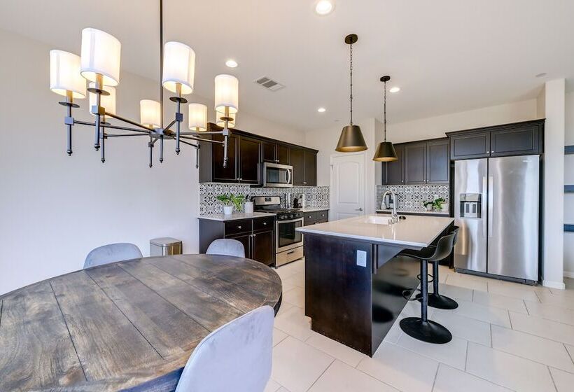 Pet Friendly Clovis Home   Near Mall & Waterpark!