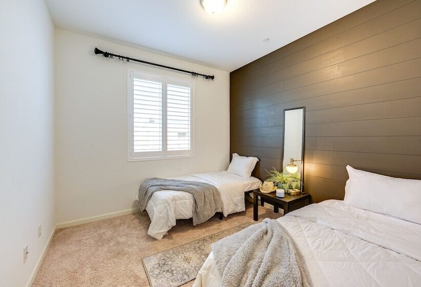 Pet Friendly Clovis Home   Near Mall & Waterpark!