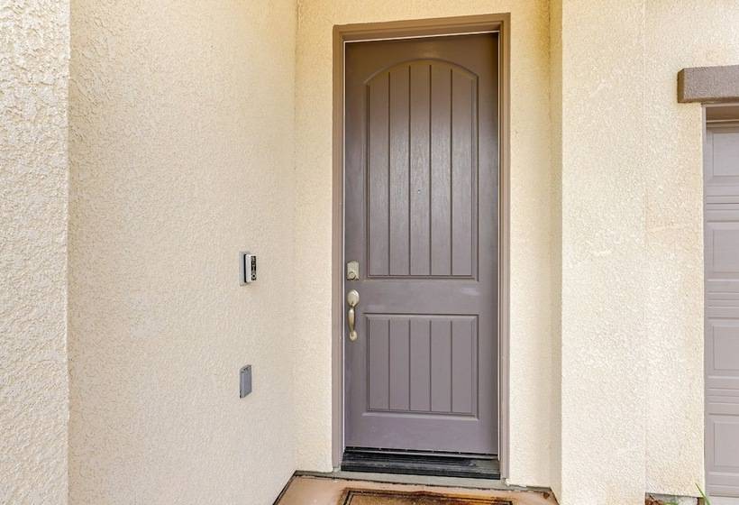 Pet Friendly Clovis Home   Near Mall & Waterpark!