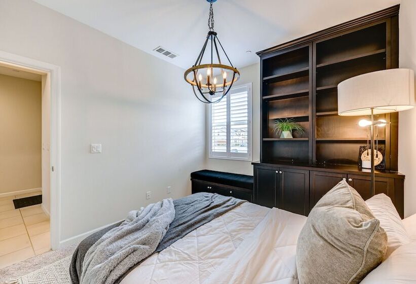 Pet Friendly Clovis Home   Near Mall & Waterpark!