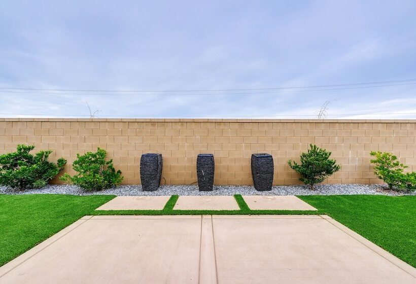 Pet Friendly Clovis Home   Near Mall & Waterpark!