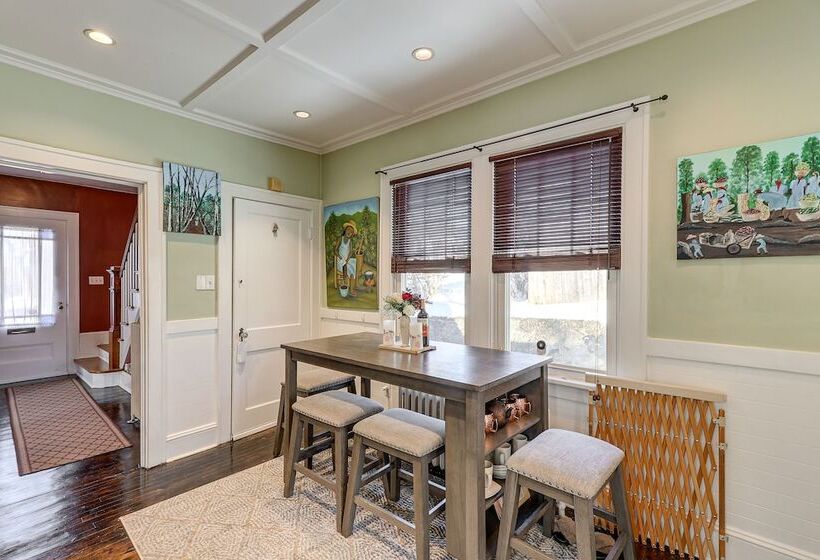 Charming Connecticut Retreat Near Museums & Hiking