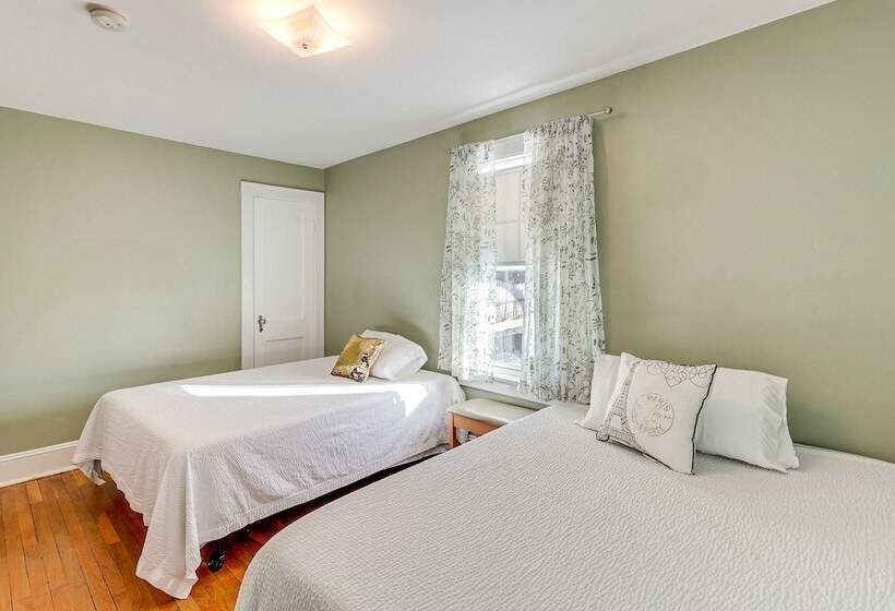 Charming Connecticut Retreat Near Museums & Hiking