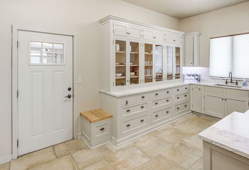 Pet Friendly Fairfax Cabin Near Missouri River!