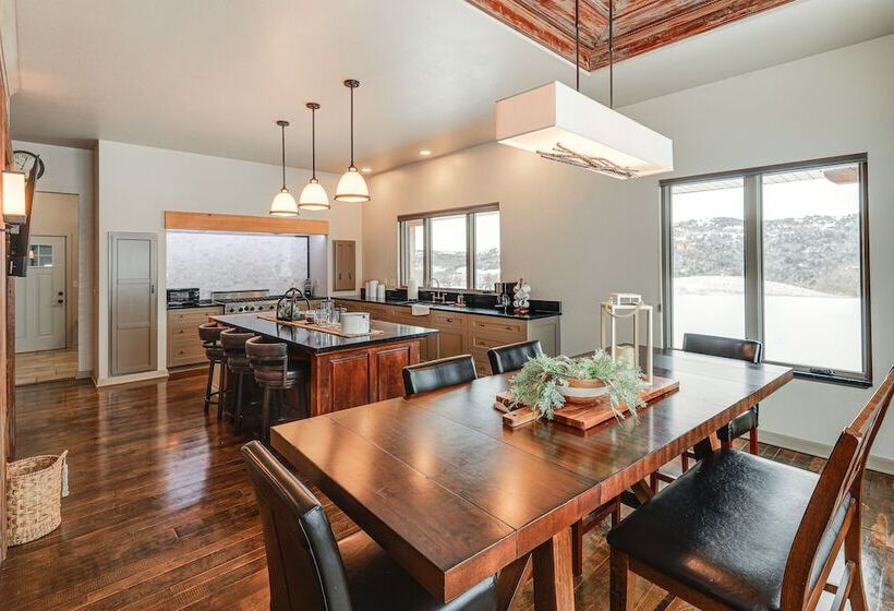 Pet Friendly Fairfax Cabin Near Missouri River!