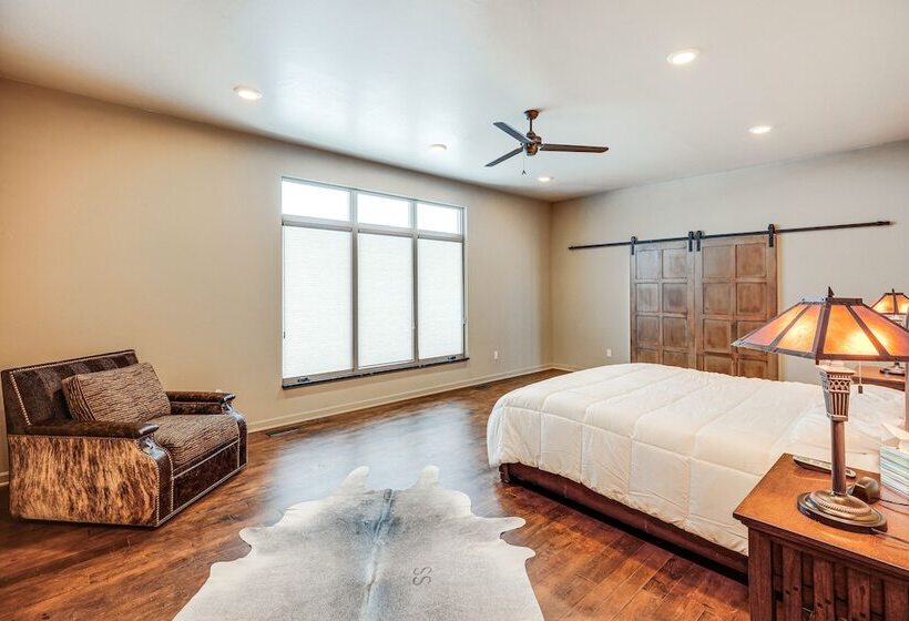 Pet Friendly Fairfax Cabin Near Missouri River!