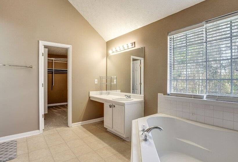 Pet Friendly Georgia Escape W/ Deck, Grill & Yard!