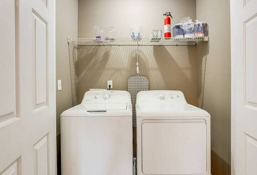 Pet Friendly Georgia Escape W/ Deck, Grill & Yard!