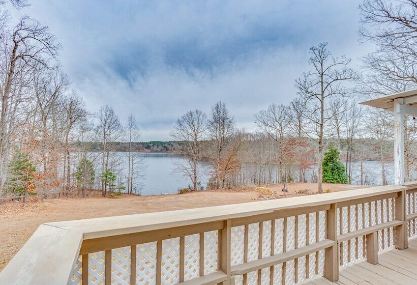 14 Mi To Uga: Quiet Lakefront Getaway W/ Porch!