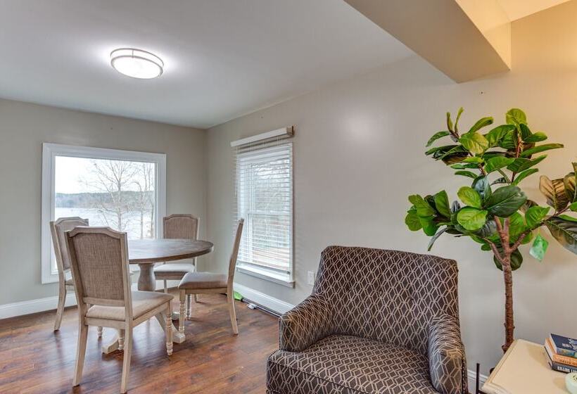 14 Mi To Uga: Quiet Lakefront Getaway W/ Porch!
